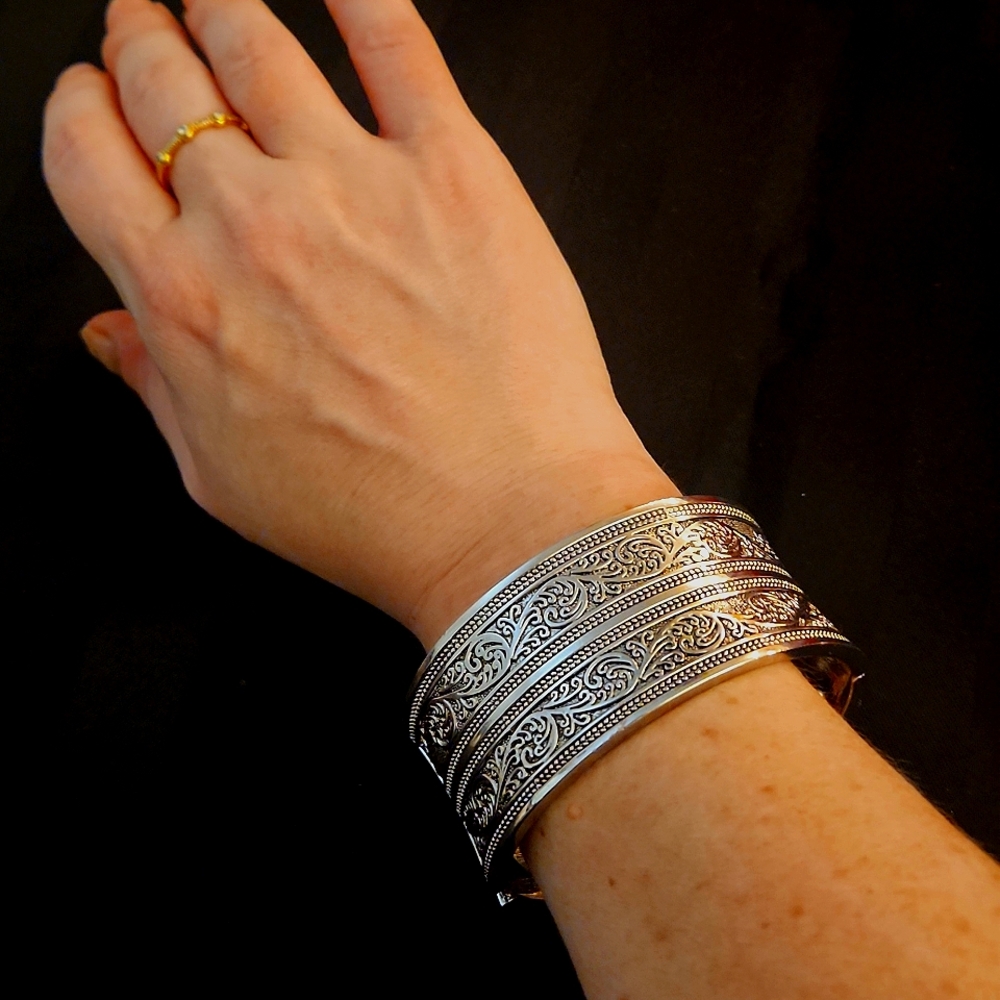 Stunning Scroll Silver Clasp Bracelet